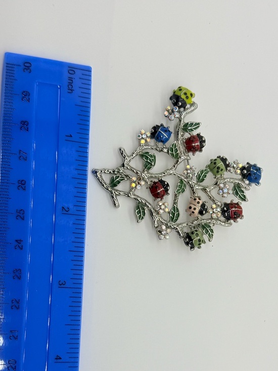 Ladybug Branch Brooch - Picture 6 of 6